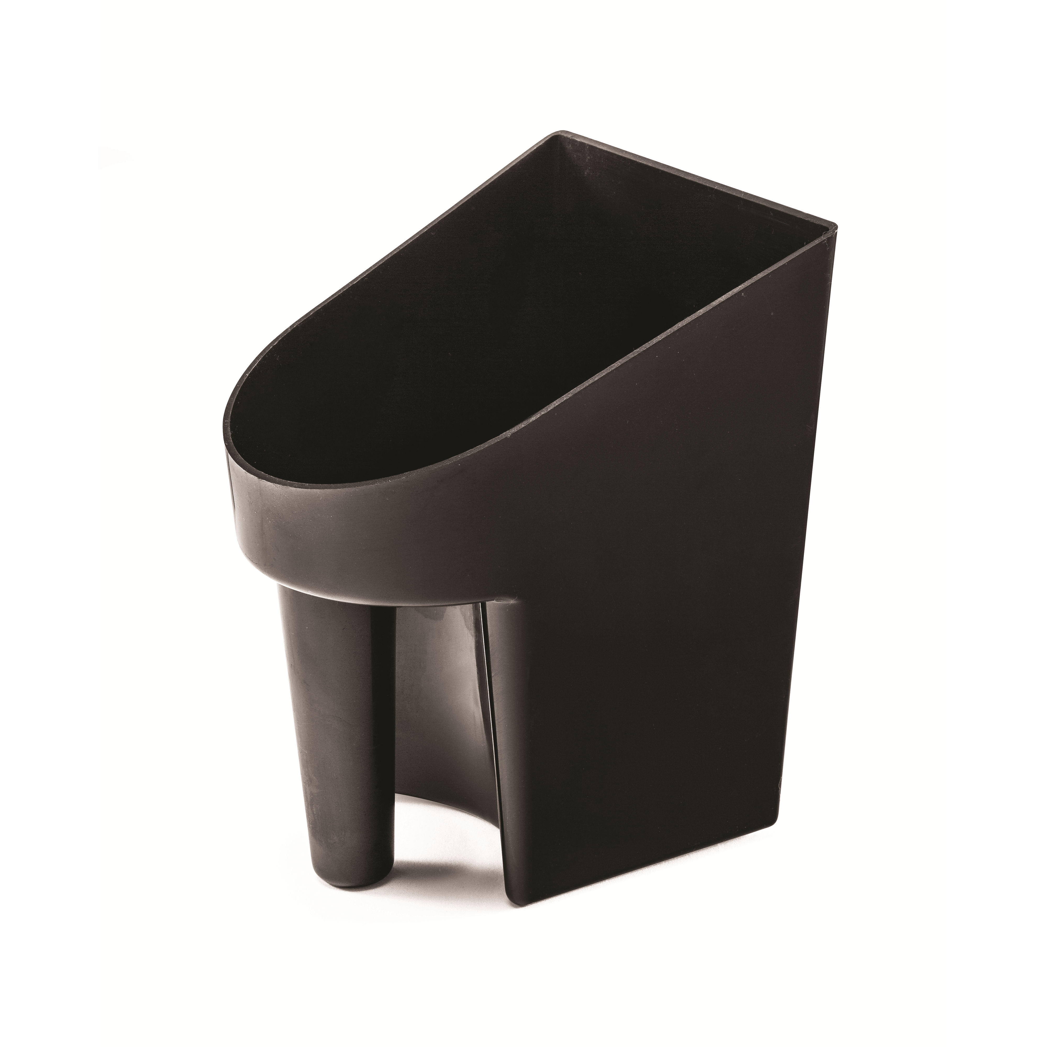 Two-quart feed scoop